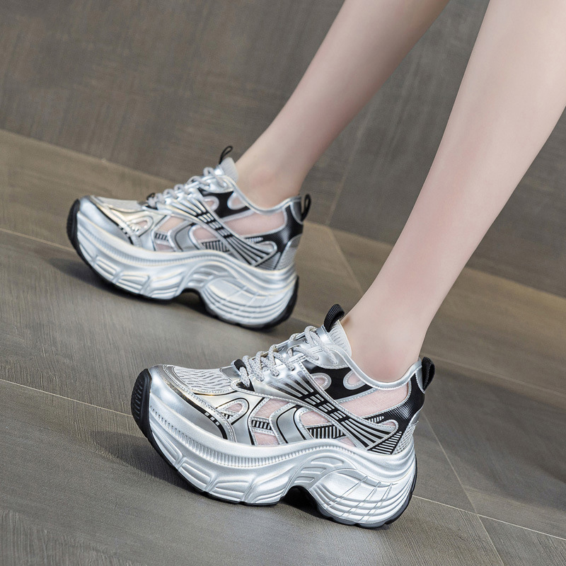 Sneakers Fashion Women - รองเท้าผ้าใบเสริมส้นสูง 8 ซม. สำหรับผู้หญิง ระบายอากาศได้ดี ดีไซน์ทันสมัย